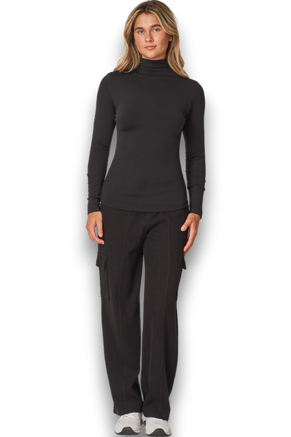 FLEECE LINED SEAMLESS ROUND NECK LONG SLEEVE TOP IN BLACK